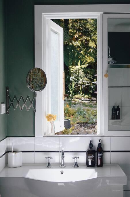 Harrys House Warburton - Peaceful Riverside Cottage In The Perfect Location Buitenkant foto