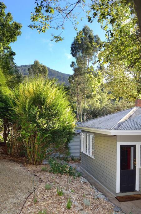 Harrys House Warburton - Peaceful Riverside Cottage In The Perfect Location Buitenkant foto