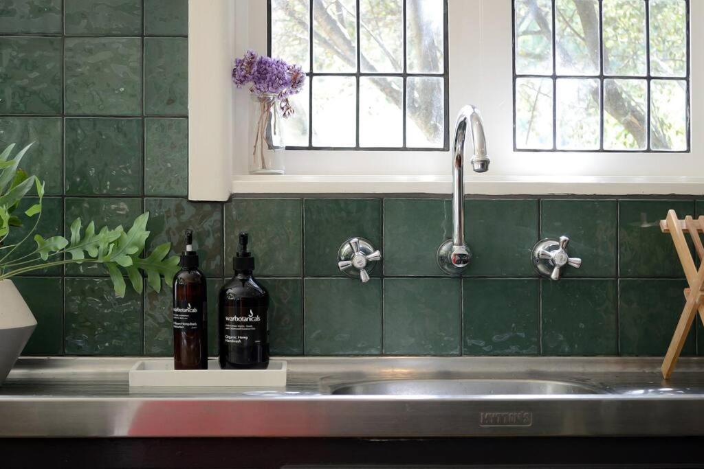 Harrys House Warburton - Peaceful Riverside Cottage In The Perfect Location Buitenkant foto